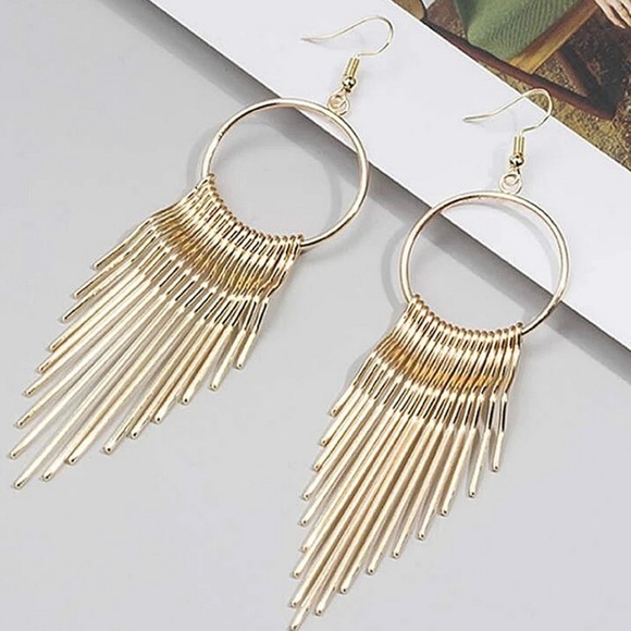 Gold Tassel Earrings✨ - Picture 2 of 3